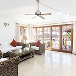 Вилла Colina Golf Excellent With Heated Pool *